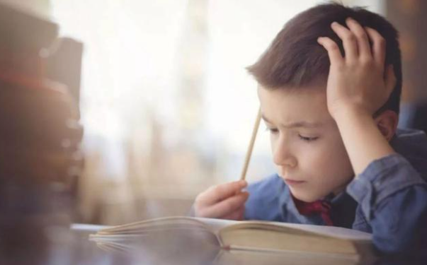 孩子阅读有困难，也许是因为听力的问题