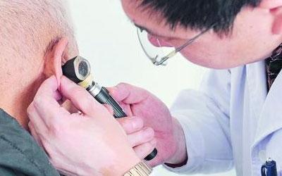 老年人听力筛查也很重要！听力下降会造成老年痴呆！